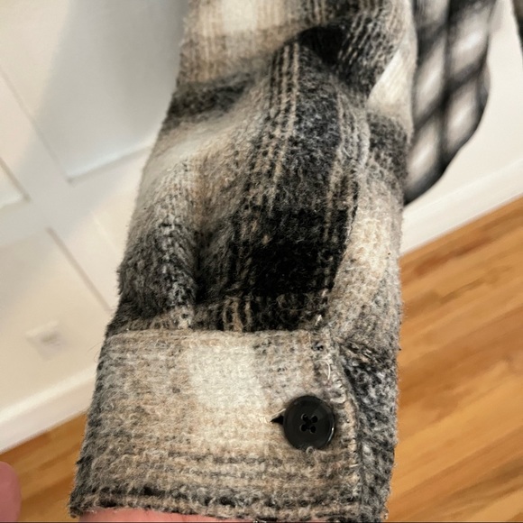 CJLA Shacket - Picture 2 of 12